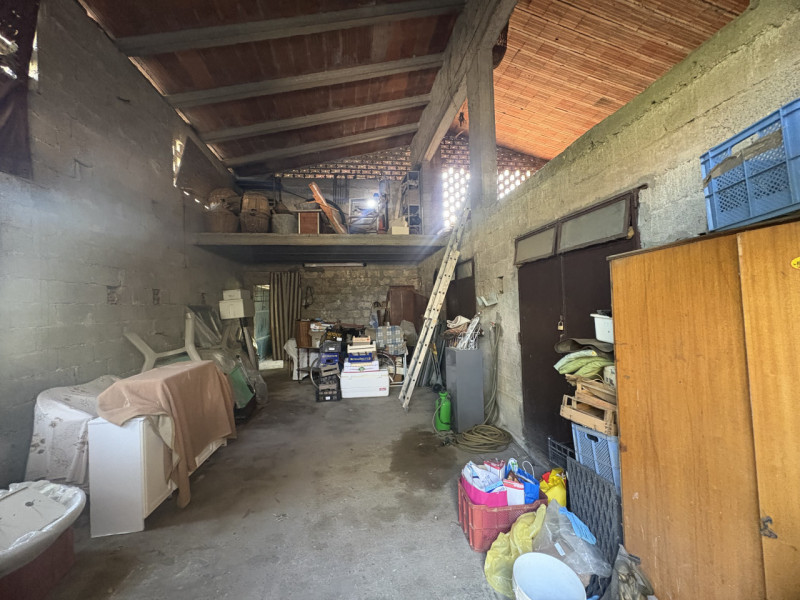 In posizione comoda al centro di Galzignano Terme, proponiamo in vendita una graziosa casa a schi...