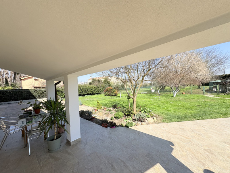 In posizione strategica tra Monselice e Battaglia Terme, alle porte dei suggestivi Colli Euganei,...