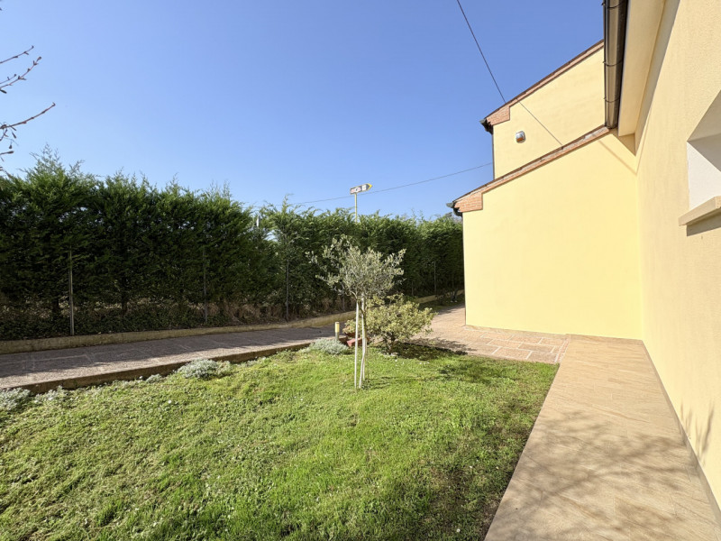 In posizione strategica tra Monselice e Battaglia Terme, alle porte dei suggestivi Colli Euganei,...