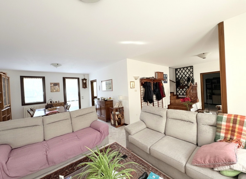 In posizione strategica tra Monselice e Battaglia Terme, alle porte dei suggestivi Colli Euganei,...