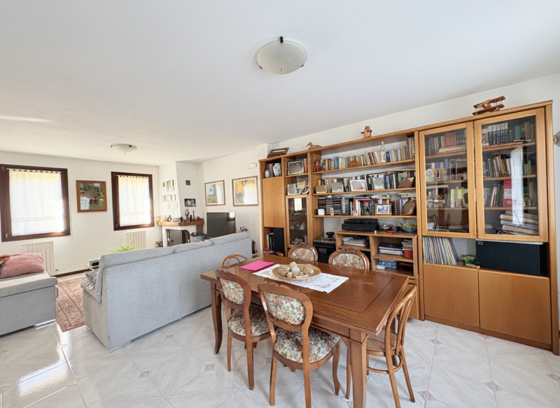 In posizione strategica tra Monselice e Battaglia Terme, alle porte dei suggestivi Colli Euganei,...