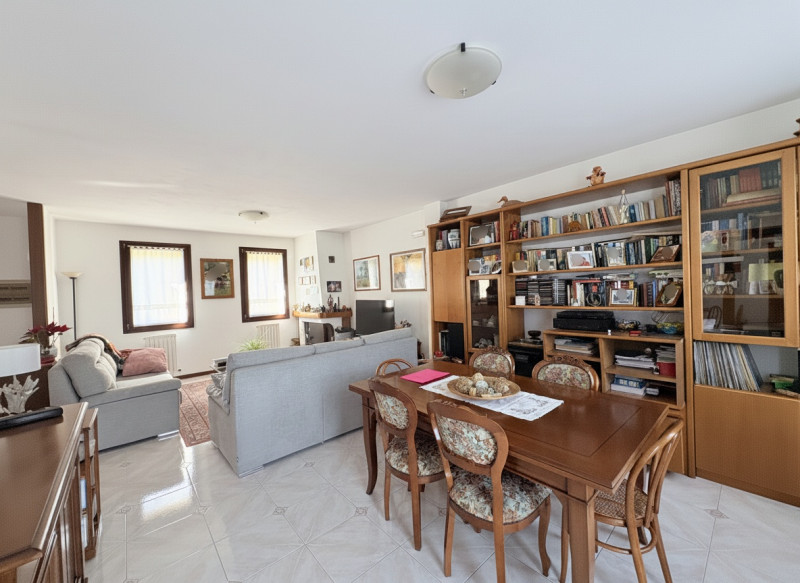 In posizione strategica tra Monselice e Battaglia Terme, alle porte dei suggestivi Colli Euganei,...