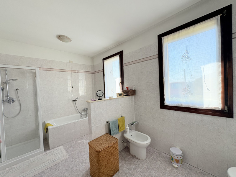 In posizione strategica tra Monselice e Battaglia Terme, alle porte dei suggestivi Colli Euganei,...