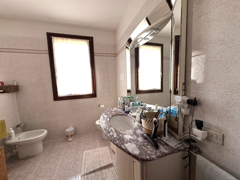 In posizione strategica tra Monselice e Battaglia Terme, alle porte dei suggestivi Colli Euganei,...