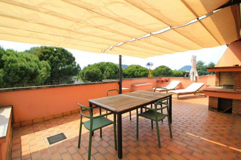 Ultimo piano con terrazza panoramica di 80 mq!

*Interni*: 75 mq ben distribuiti:
Ampio soggiorno...