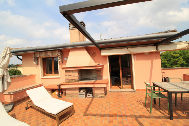 Ultimo piano con terrazza panoramica di 80 mq!

*Interni*: 75 mq ben distribuiti:
Ampio soggiorno...