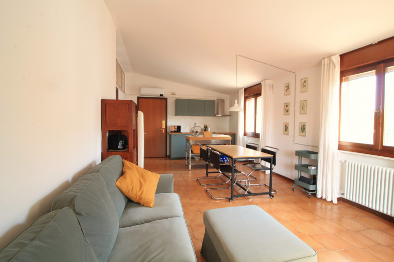 Ultimo piano con terrazza panoramica di 80 mq!

*Interni*: 75 mq ben distribuiti:
Ampio soggiorno...