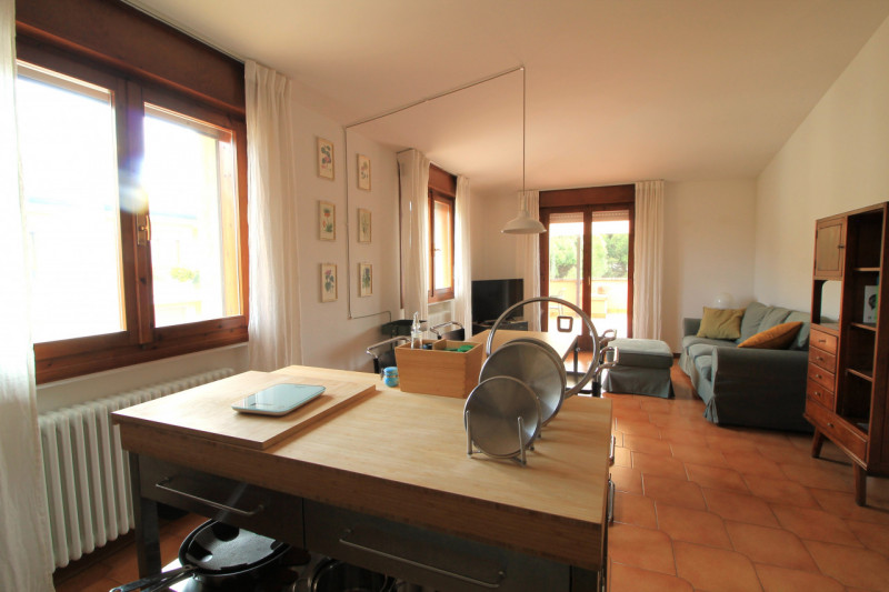 Ultimo piano con terrazza panoramica di 80 mq!

*Interni*: 75 mq ben distribuiti:
Ampio soggiorno...