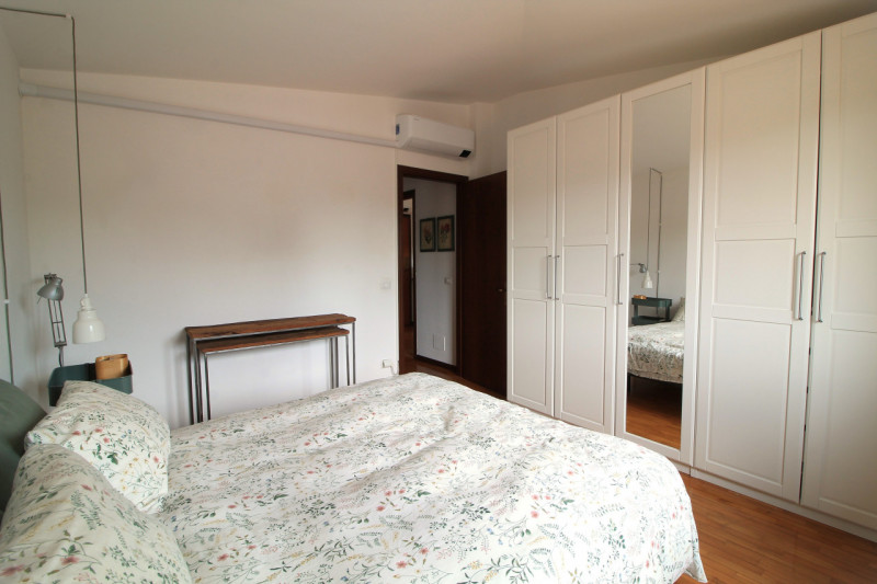 Ultimo piano con terrazza panoramica di 80 mq!

*Interni*: 75 mq ben distribuiti:
Ampio soggiorno...