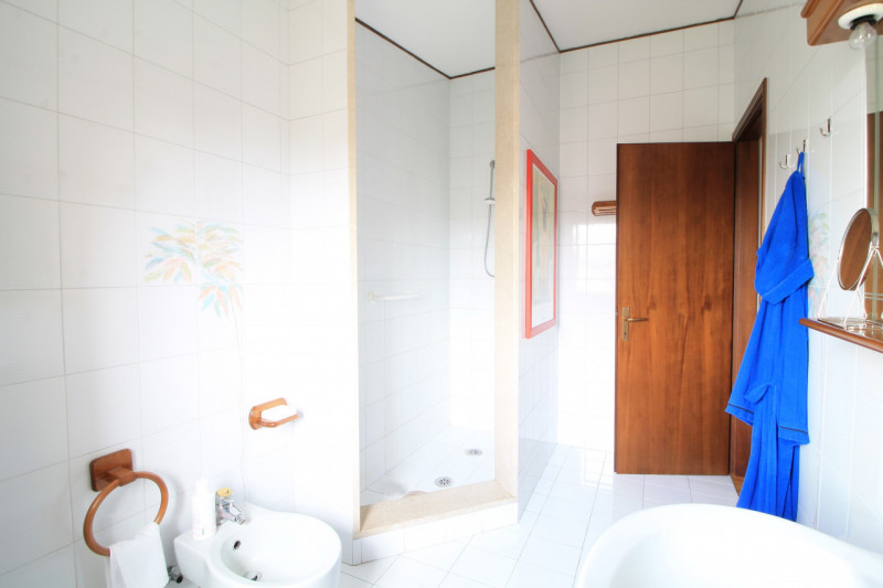 Ultimo piano con terrazza panoramica di 80 mq!

*Interni*: 75 mq ben distribuiti:
Ampio soggiorno...