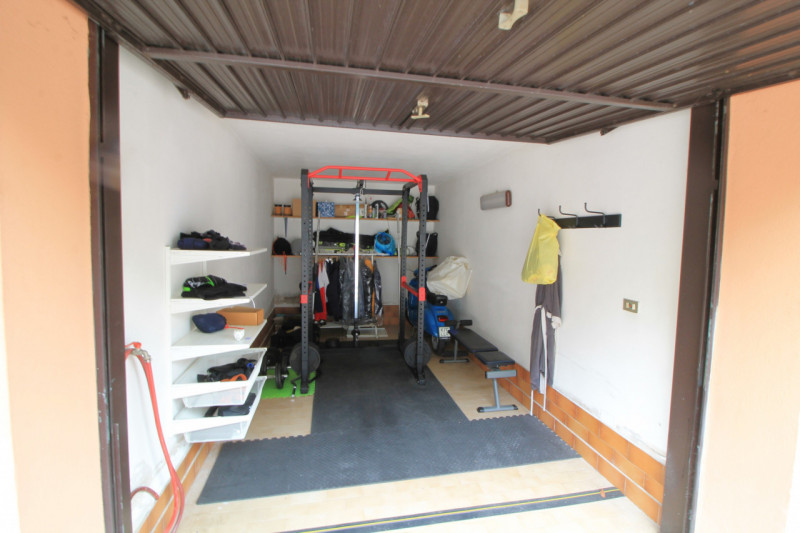 Ultimo piano con terrazza panoramica di 80 mq!

*Interni*: 75 mq ben distribuiti:
Ampio soggiorno...