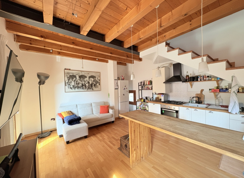 All’interno di una caratteristica corte antica completamente ristrutturata, proponiamo affascinan...