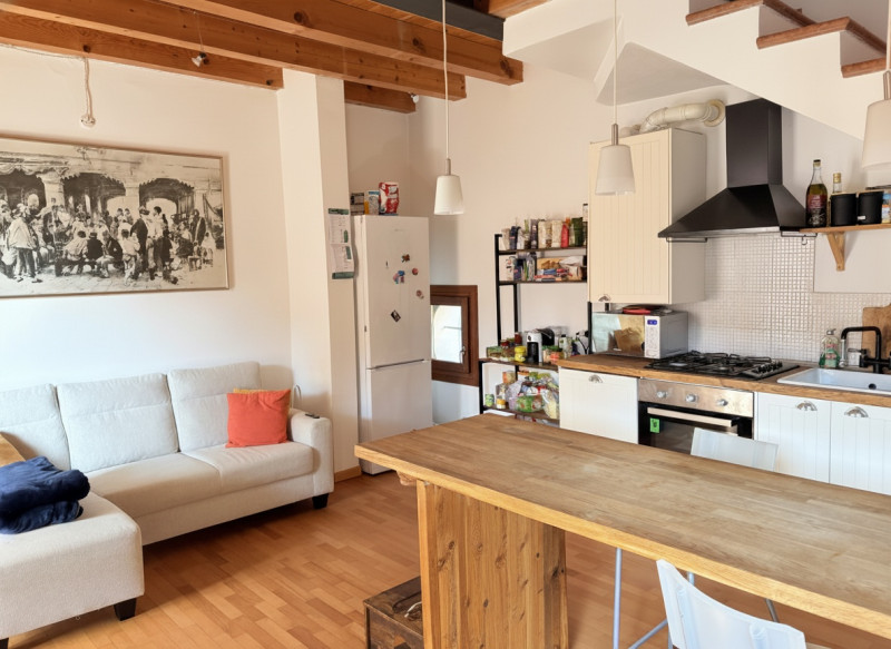 All’interno di una caratteristica corte antica completamente ristrutturata, proponiamo affascinan...