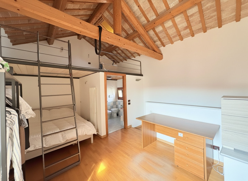 All’interno di una caratteristica corte antica completamente ristrutturata, proponiamo affascinan...