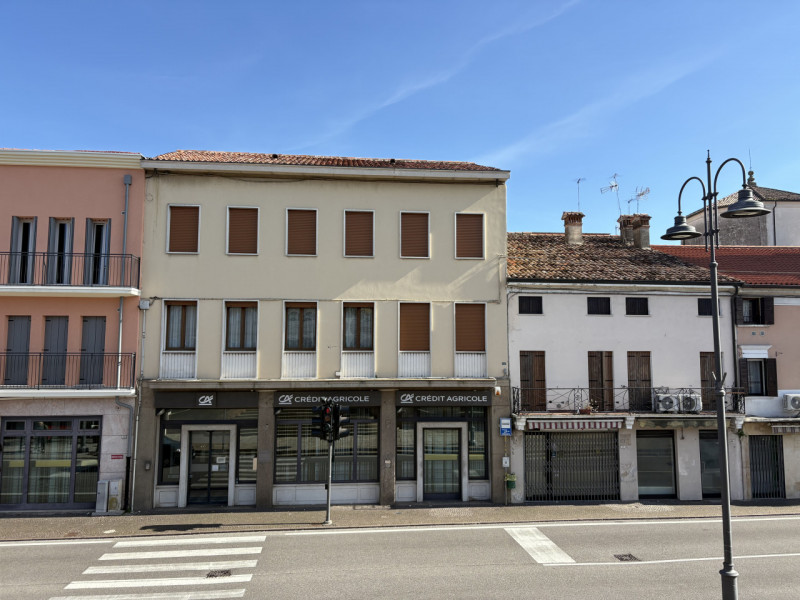 Al secondo e ultimo piano di una piccola palazzina, proponiamo luminoso appartamento bilocale app...