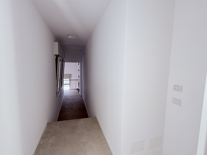 Al secondo e ultimo piano di una piccola palazzina, proponiamo luminoso appartamento bilocale app...