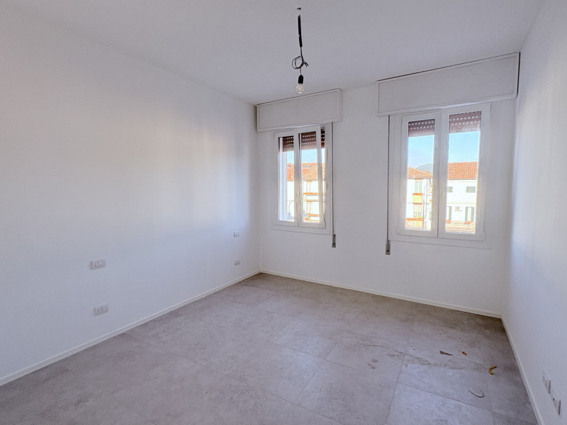 Al secondo e ultimo piano di una piccola palazzina, proponiamo luminoso appartamento bilocale app...