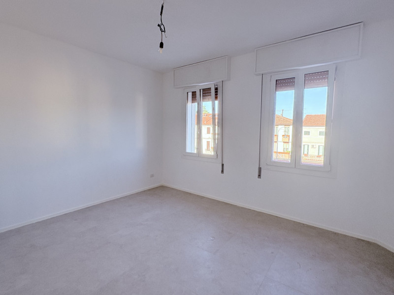 Al secondo e ultimo piano di una piccola palazzina, proponiamo luminoso appartamento bilocale app...