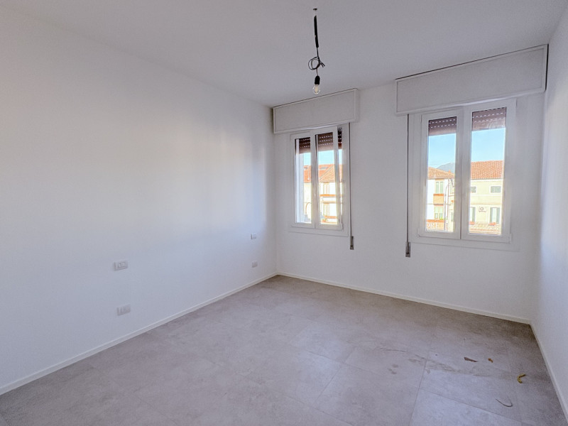 Al secondo e ultimo piano di una piccola palazzina, proponiamo luminoso appartamento bilocale app...