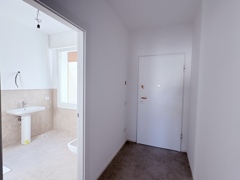 Al secondo e ultimo piano di una piccola palazzina, proponiamo luminoso appartamento bilocale app...