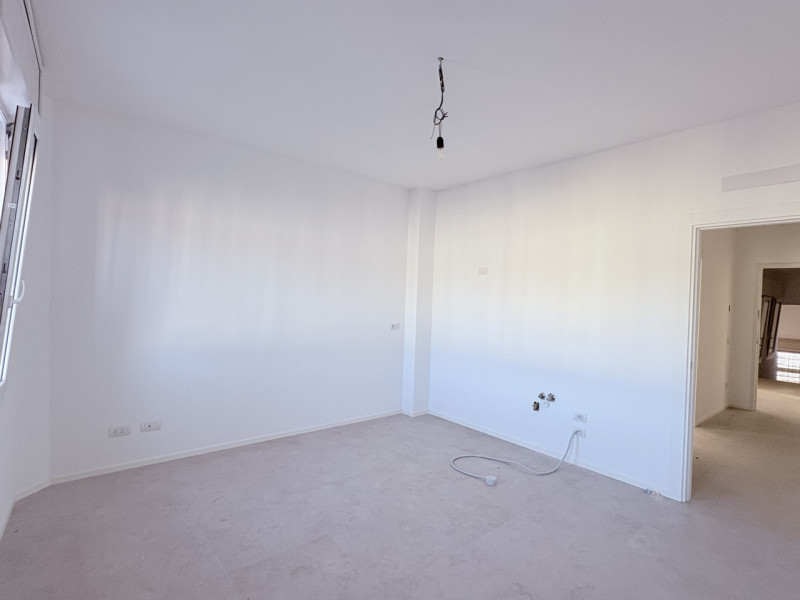 Al secondo e ultimo piano di una piccola palazzina, proponiamo luminoso appartamento bilocale app...