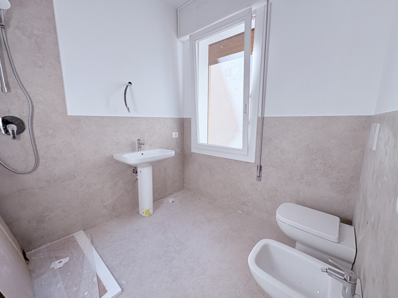 Al secondo e ultimo piano di una piccola palazzina, proponiamo luminoso appartamento bilocale app...