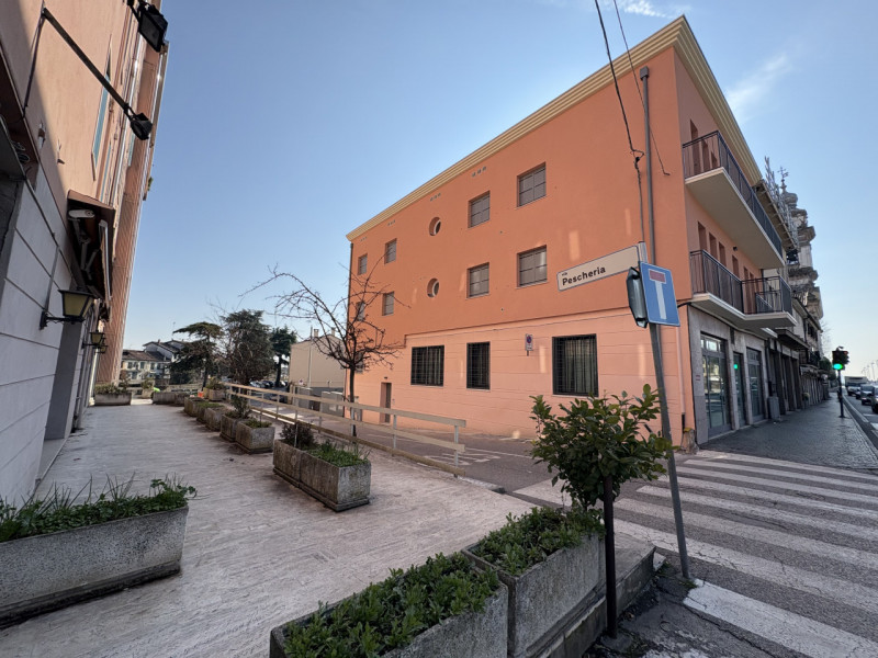 Battaglia terme: in posizione comoda a tutti i servizi quotidiani, proponiamo in vendita trilocal...