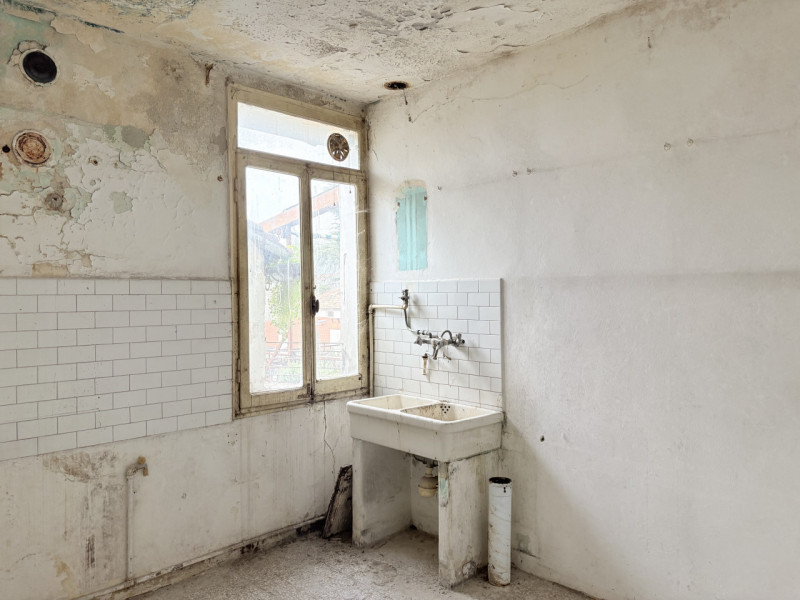 A Battaglia Terme, in posizione comoda ai principali servizi del paese e alla viabilità principal...