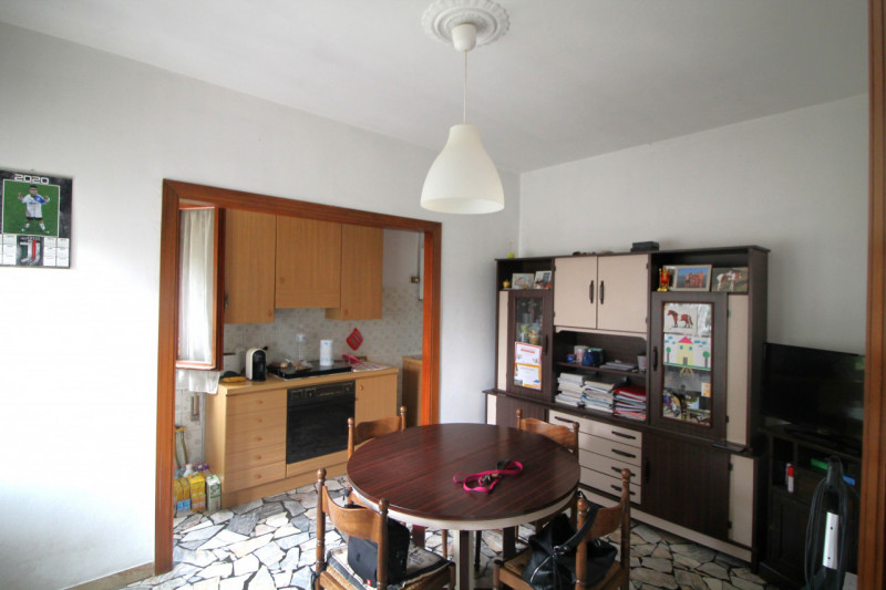 Scopri questa affascinante casa singola di circa 220 mq, distribuita su due piani, situata nella ...