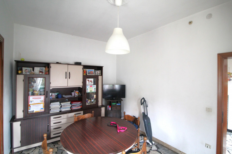 Scopri questa affascinante casa singola di circa 220 mq, distribuita su due piani, situata nella ...