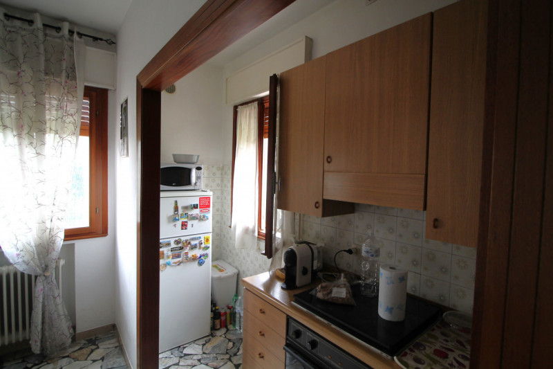 Scopri questa affascinante casa singola di circa 220 mq, distribuita su due piani, situata nella ...