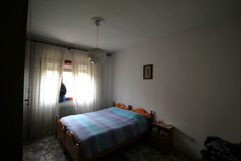 Scopri questa affascinante casa singola di circa 220 mq, distribuita su due piani, situata nella ...