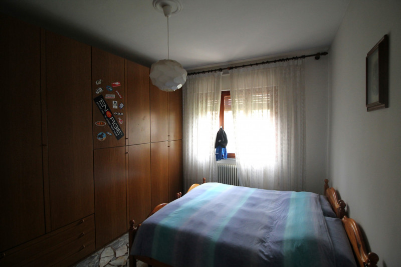 Scopri questa affascinante casa singola di circa 220 mq, distribuita su due piani, situata nella ...