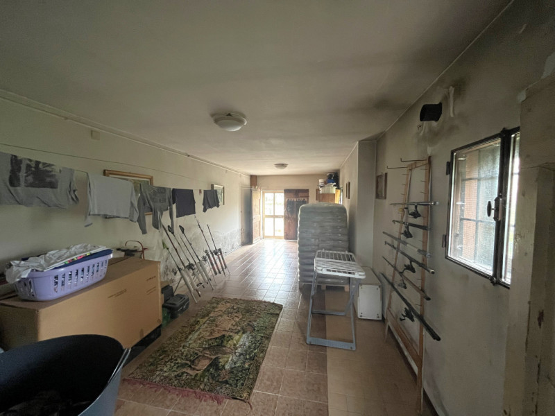 Scopri questa affascinante casa singola di circa 220 mq, distribuita su due piani, situata nella ...