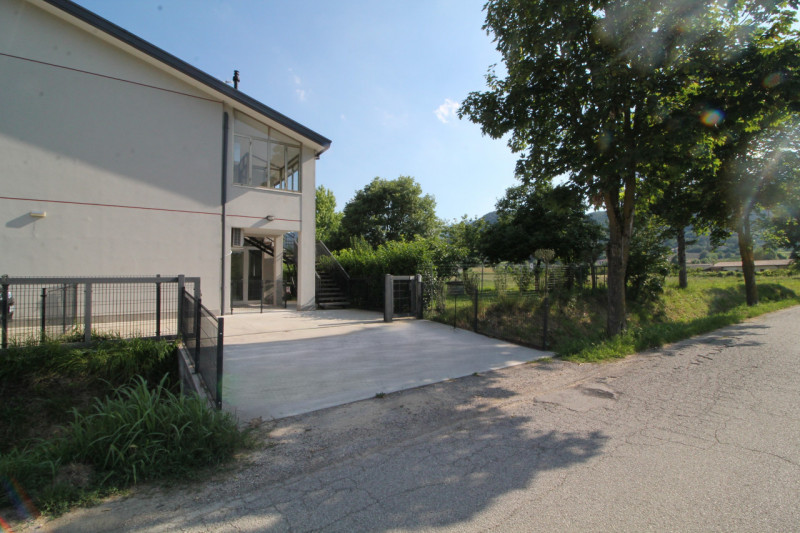 Situato nella tranquilla località di Luvigliano, Torreglia, questo appartamento offre un'oasi di ...