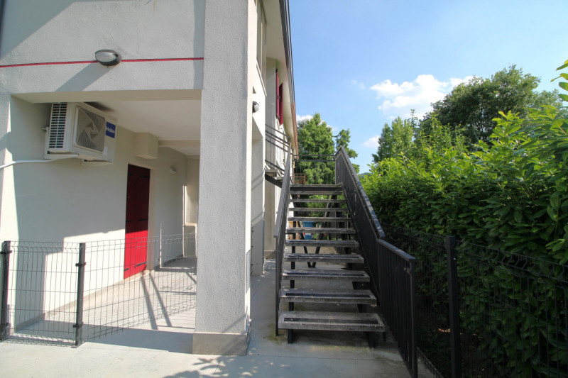 Situato nella tranquilla località di Luvigliano, Torreglia, questo appartamento offre un'oasi di ...