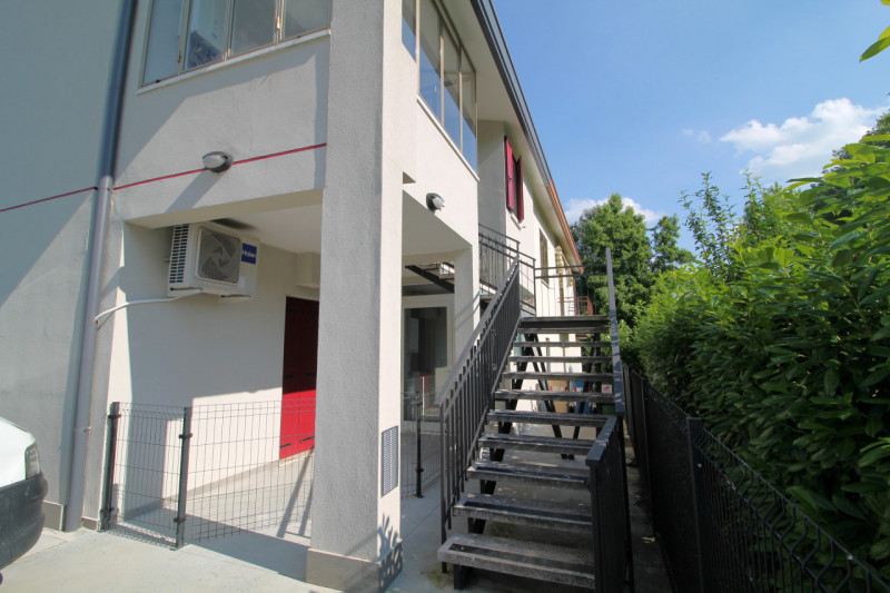 Situato nella tranquilla località di Luvigliano, Torreglia, questo appartamento offre un'oasi di ...