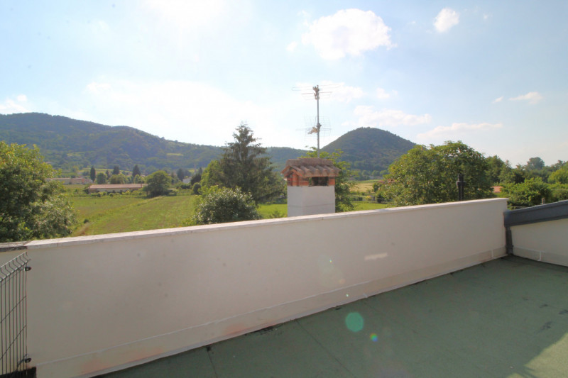 Situato nella tranquilla località di Luvigliano, Torreglia, questo appartamento offre un'oasi di ...