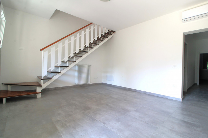 Situato nella tranquilla località di Luvigliano, Torreglia, questo appartamento offre un'oasi di ...