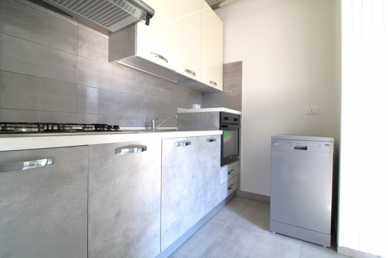 Situato nella tranquilla località di Luvigliano, Torreglia, questo appartamento offre un'oasi di ...