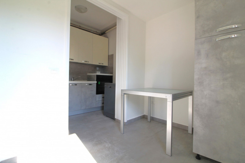 Situato nella tranquilla località di Luvigliano, Torreglia, questo appartamento offre un'oasi di ...