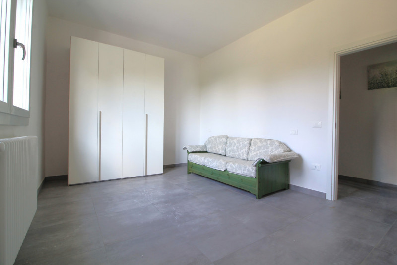 Situato nella tranquilla località di Luvigliano, Torreglia, questo appartamento offre un'oasi di ...