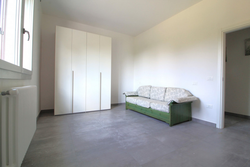 Situato nella tranquilla località di Luvigliano, Torreglia, questo appartamento offre un'oasi di ...