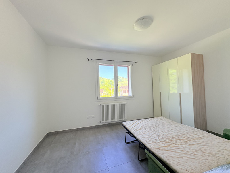 Situato nella tranquilla località di Luvigliano, Torreglia, questo appartamento offre un'oasi di ...