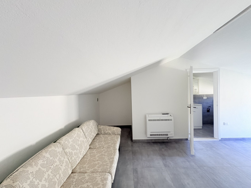 Situato nella tranquilla località di Luvigliano, Torreglia, questo appartamento offre un'oasi di ...