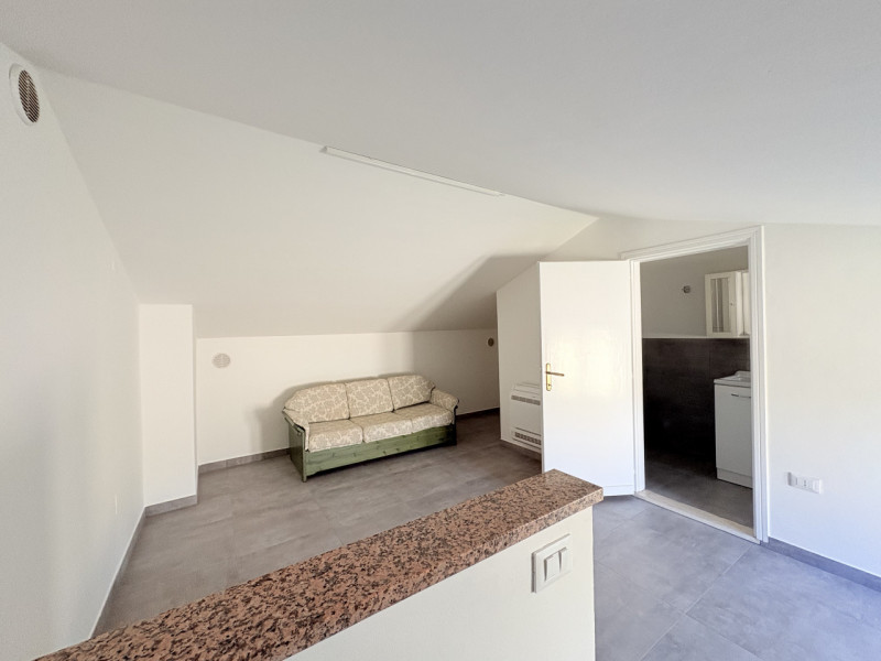 Situato nella tranquilla località di Luvigliano, Torreglia, questo appartamento offre un'oasi di ...