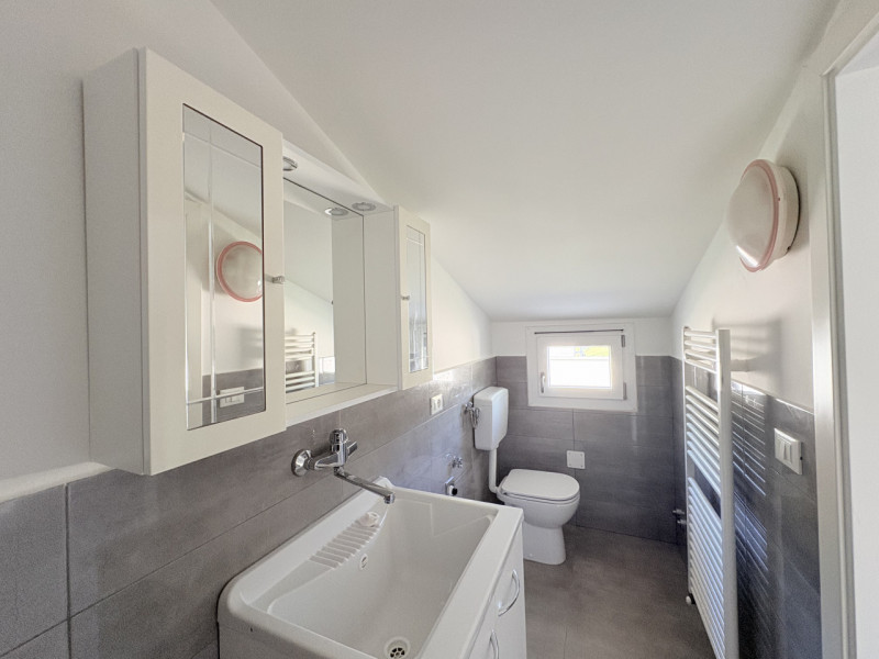 Situato nella tranquilla località di Luvigliano, Torreglia, questo appartamento offre un'oasi di ...