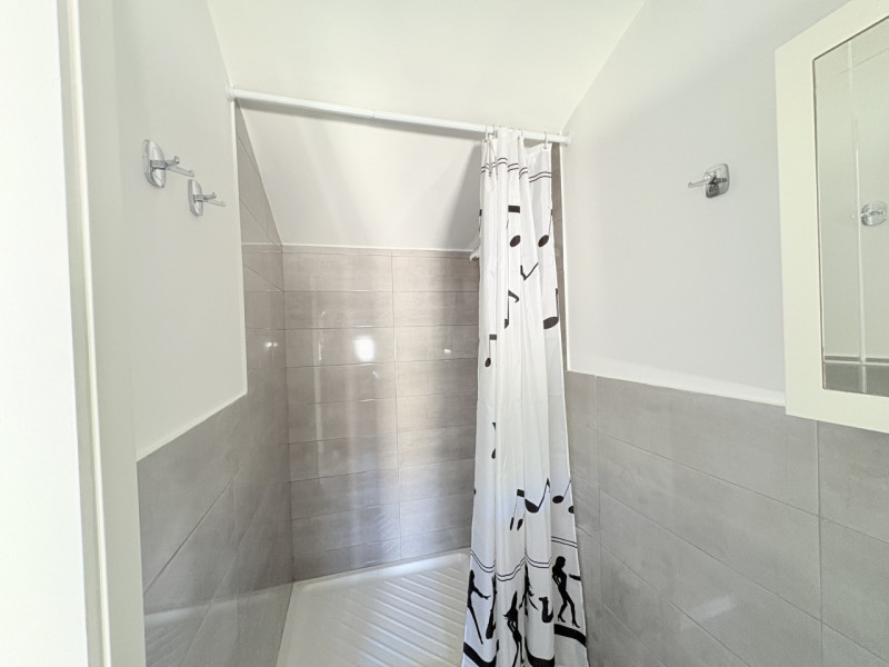 Situato nella tranquilla località di Luvigliano, Torreglia, questo appartamento offre un'oasi di ...