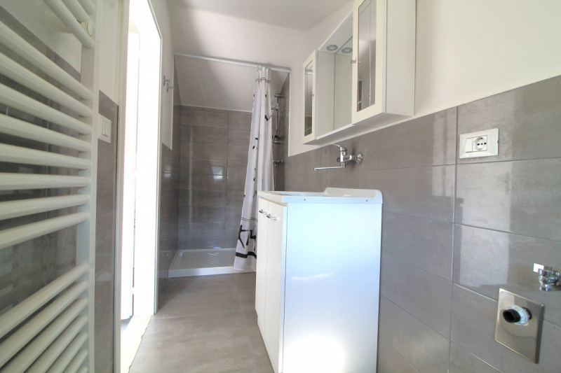 Situato nella tranquilla località di Luvigliano, Torreglia, questo appartamento offre un'oasi di ...