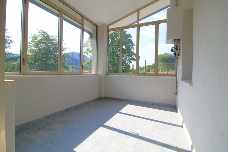 Situato nella tranquilla località di Luvigliano, Torreglia, questo appartamento offre un'oasi di ...